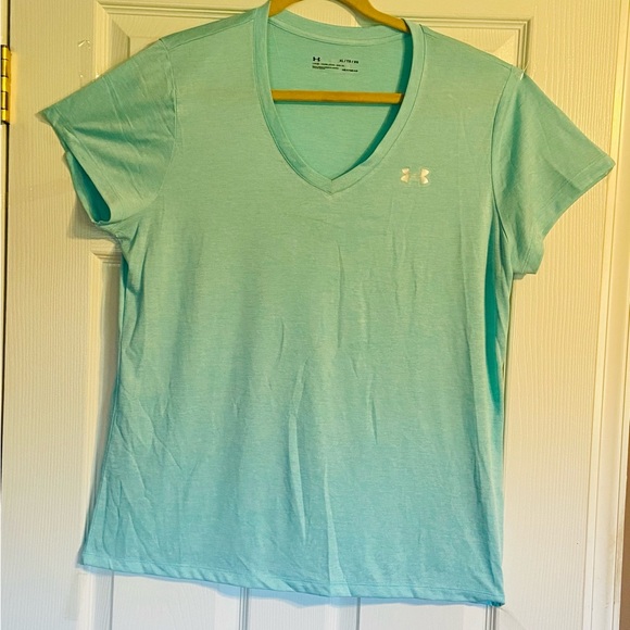 UNDER ARMOUR MINT GREEN V NECK TOP XL NEW - Picture 1 of 5